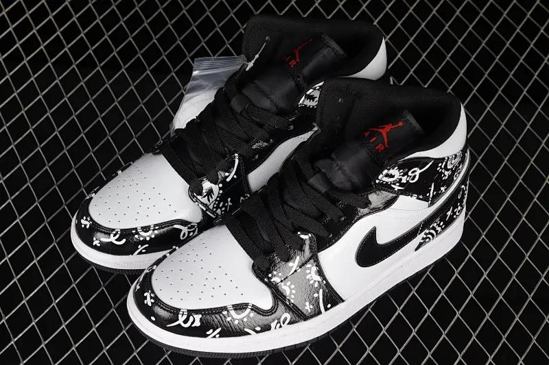 All categories Air Jordan Jordan series basketball shoes Air Jordan 1 Mid Air Jordan 1 Mid SE AJ1 Joe 1 graffiti black and white China basketball shoes 554724-075